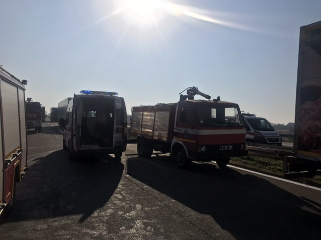 Сърбия не помни такава катастрофа с много загинали, десетки ранени и над 30 автомобила на магистралата Белград-Ниш! (СНИМКИ/ВИДЕО 18+)
