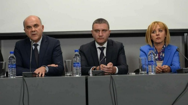 Майките на деца с увреждания и властта се разбраха, протестът остава