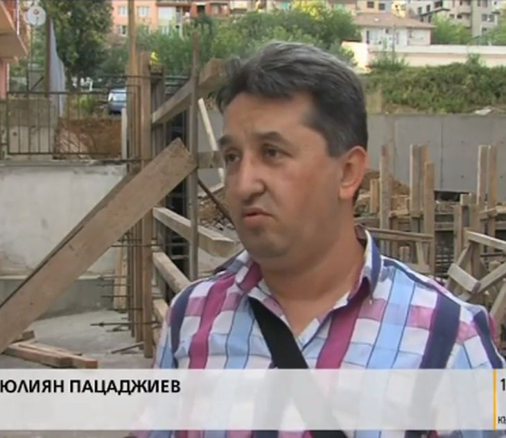 Пълен абсурд! Коли завинаги в гаража, блокирани от строеж в Благоевград! 