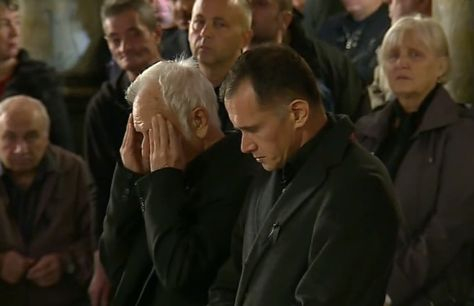 Разтърсващи СНИМКИ от погребението на Виктория!