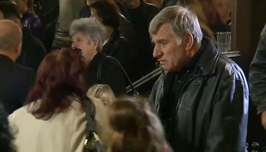 Разтърсващи СНИМКИ от погребението на Виктория!