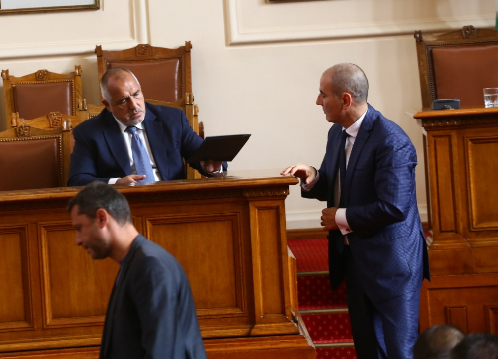 Политолог предрече страшни чистки и рокади в ГЕРБ