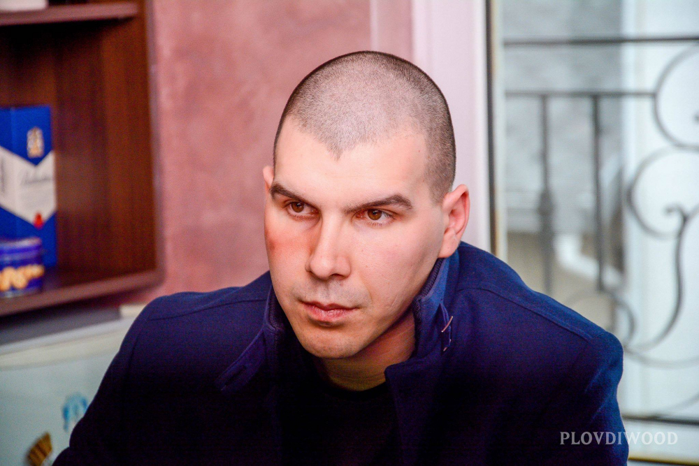 Кървав екшън като от филм: Спукаха от бой главния герой от ''Лъжливи рими" (СНИМКИ)