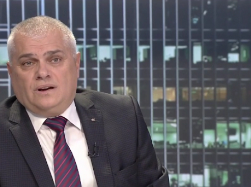 Валентин Радев: Оправдавам премиера, че удари по масата