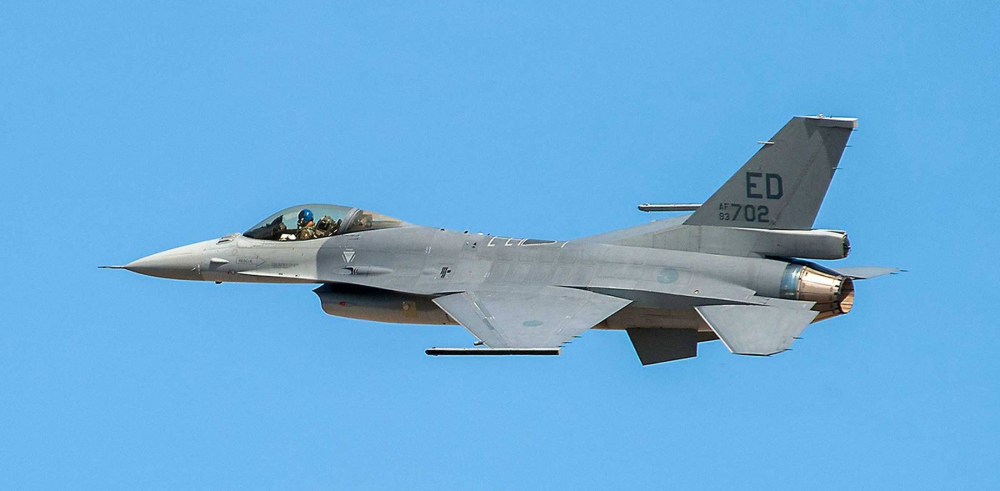 Защо 28 държави избраха F-16
