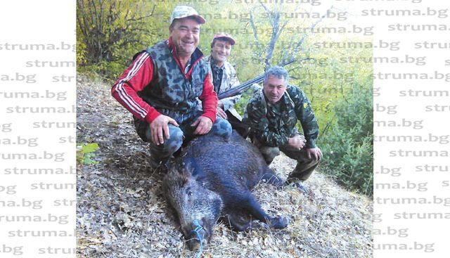 Красивата селска кметица Мими награби пушка и разказа интересна легенда (СНИМКИ)