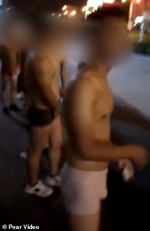 Шеф накара служителите да преминат по улиците само.... по гащи (СНИМКИ/ВИДЕО)