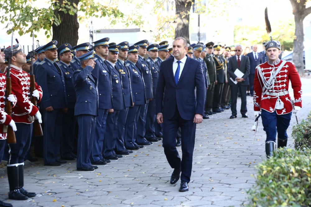 Президентът с пореден залп срещу правителството заради Венецуела