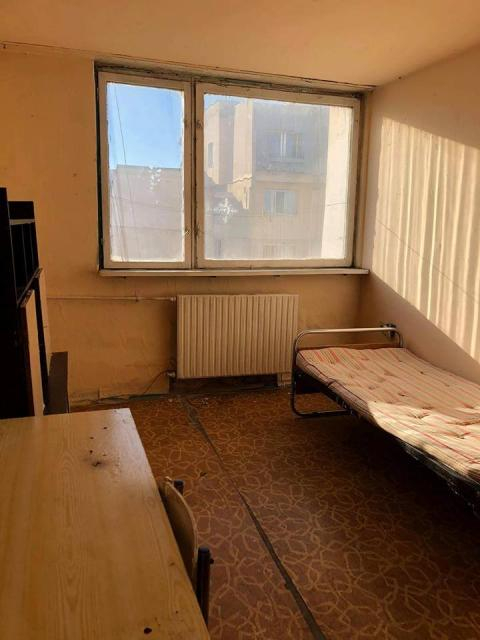 Студентката Стиляна показа потресаващо гнусни СНИМКИ от общежитията на СУ: Затворниците и бежанците са по-добре от нас