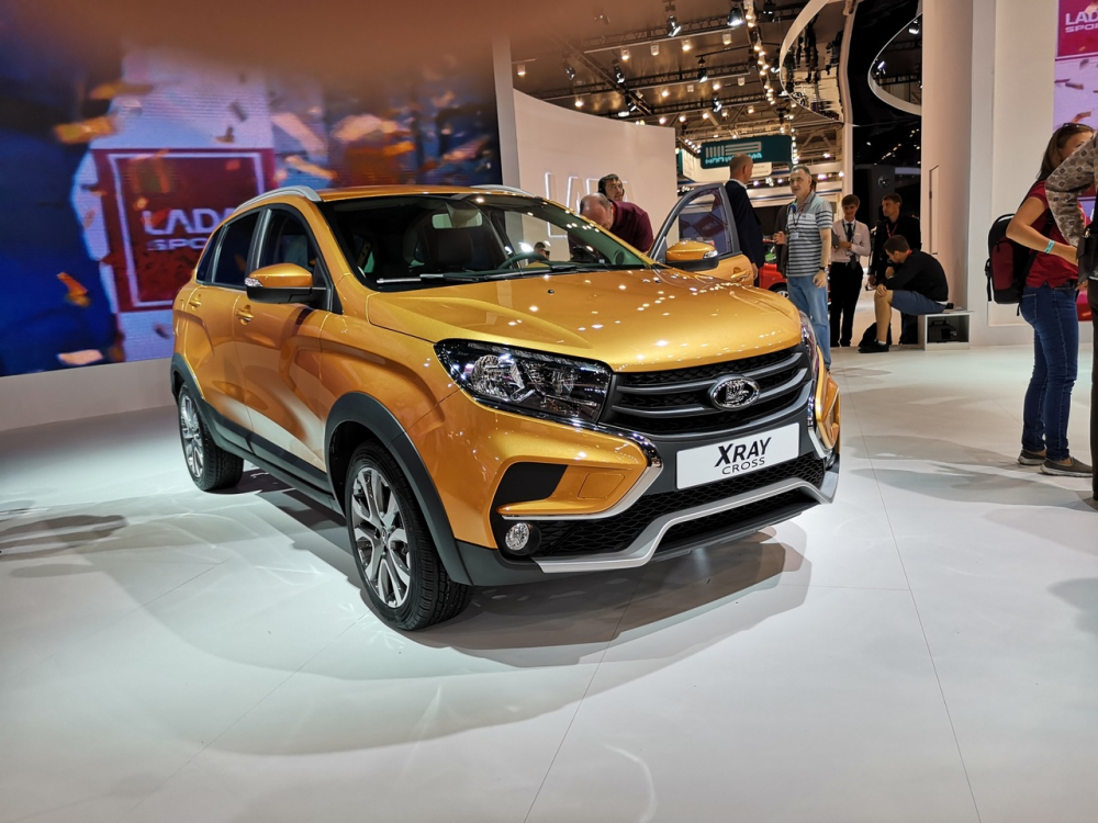Назоваха цените на Lada Xray Cross (СНИМКИ)