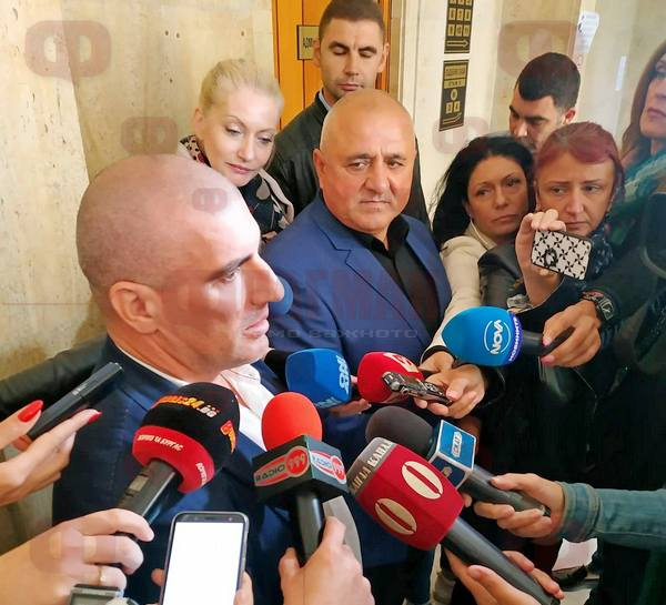 Посрещнаха като герои Михаил Цонков и граничните полицаи (ВИДЕО)