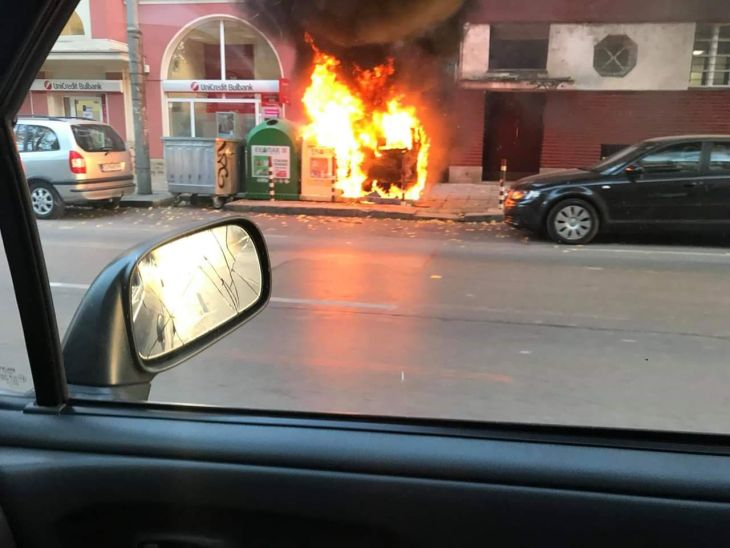 Сигнал до БЛИЦ! Огнен ужас на столичния булевард "Васил Левски" (СНИМКА)