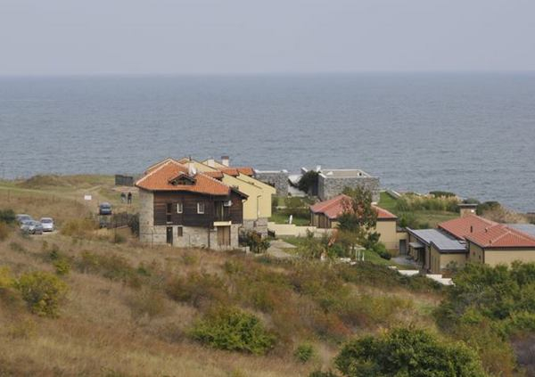 Оградиха "Германката" край Созопол - става частен имот. Изхвърлиха въдичарите, кой ще стане комшия на Прокопиев (СНИМКИ)