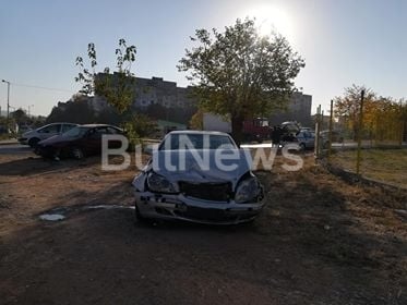 Лоша катастрофа във Враца: Колите изхвърчаха от Криводолско шосе (СНИМКИ)