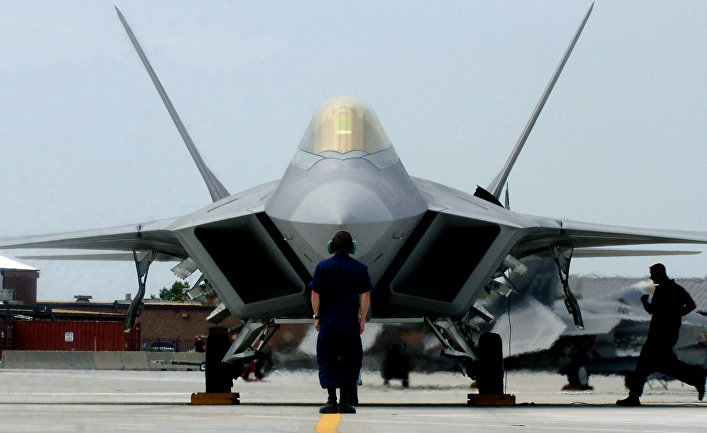 War is Boring: Ураганът "Майкъл" унищожи 17 изтребителя F-22 