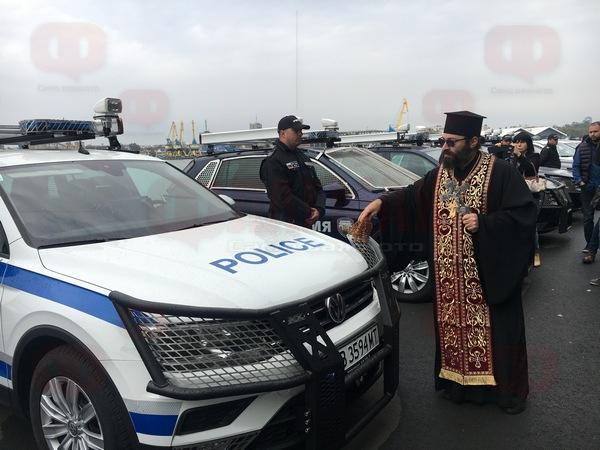 Престъпниците нямат шанс! 73 нови супер патрулки вече ще пазят Бургас (СНИМКИ)