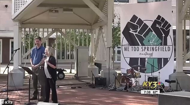 Активистка от #MeToo обиколи няколко бара с младеж, легнаха си да спят в стаята ѝ, а като се събуди изпищя, че е изнасилена (СНИМКИ)