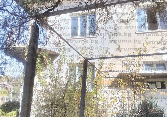 В село Слатино тръгнаха да дирят нефт, но намериха нещо още по-важно! А старите ергени и попа правят... (СНИМКИ)