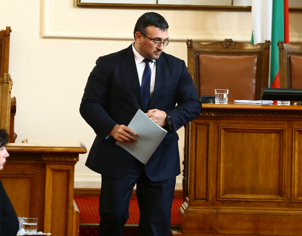 Ало-измамници звънели от името на МВР-министъра в родния му град