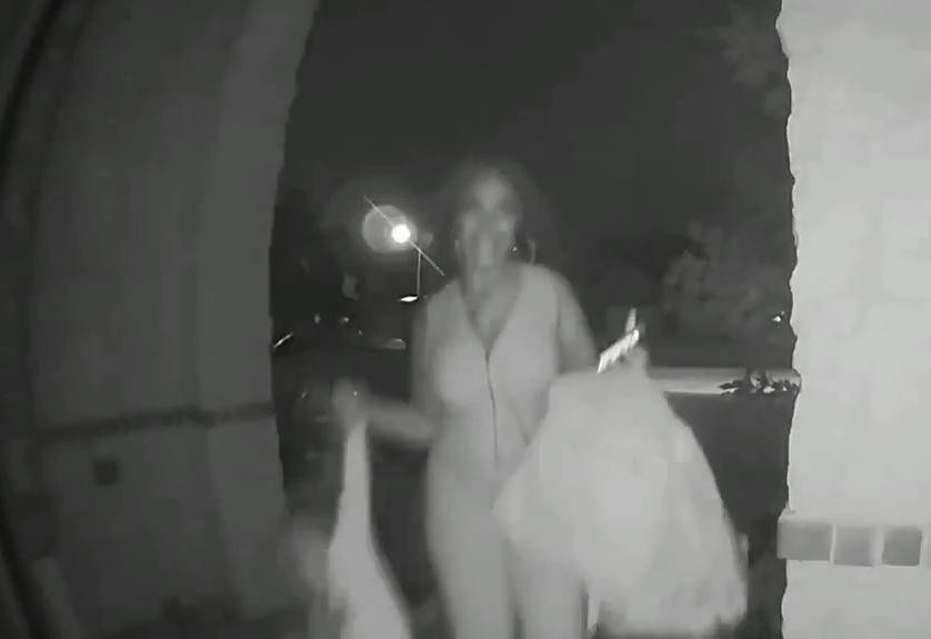 Секси бавачка се изгаври жестоко с дете, камера засне всичко на ВИДЕО  