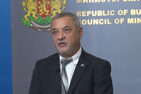 От последните минути: Валери Симеонов с извънредно изявление за оставката си 