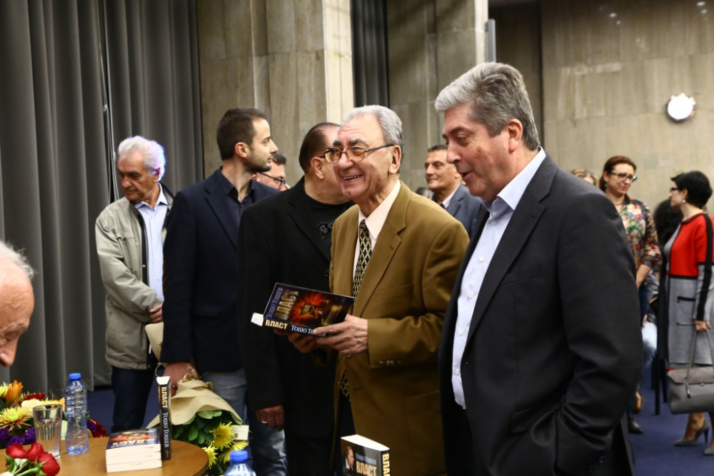Тошо Тошев представи новата си книга "Власт" пред видни политици, общественици и известни личности, много от които се познаха в романа (СНИМКИ)