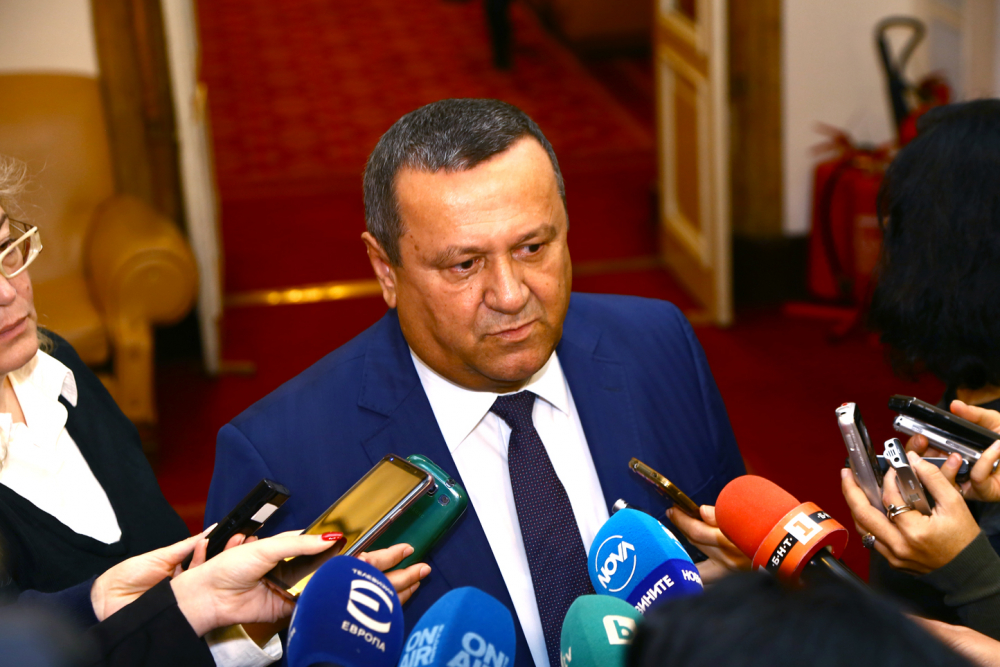 Хасан Адемов обясни как ще се реши проблемът с болничните