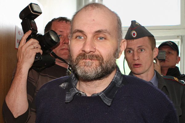 Най-зловещата история, която сте чели! Мъж изрови телата на 26 момиченца и ги накара да казват "мама" (СНИМКИ 18+)