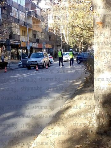 Джип помете благоевградчанка на главен булевард, притесненият й син изхвърча към болницата, но... (СНИМКИ)