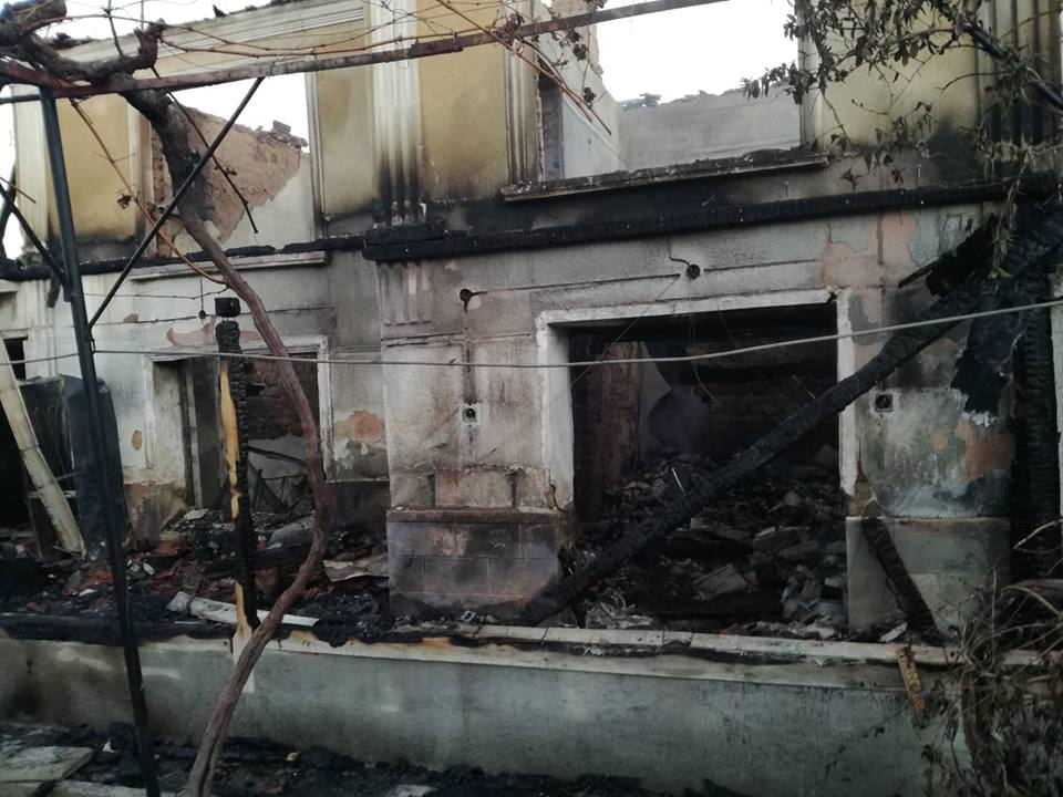 След огнения ад в Хисарско две малки деца са без дом, да помогнем (СНИМКИ)