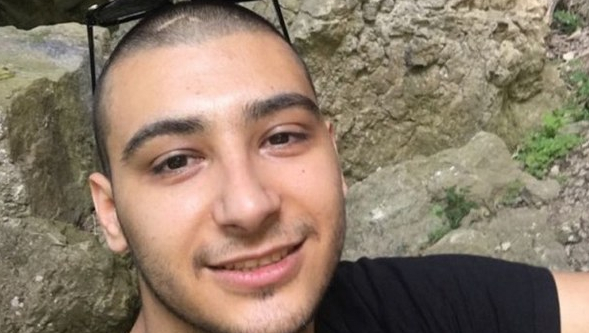 Млад пловдивчанин влезе в автобус №9 и се влюби в блондинка, сега я издирва отчаяно и моли: Обади ми се!