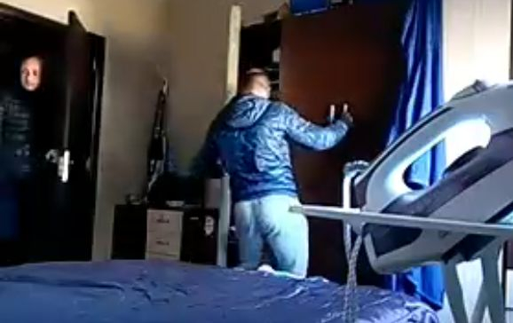 Мутри в капана! Домашна камера улови на ВИДЕО двама крадци, а часове по-късно вече са с белезници