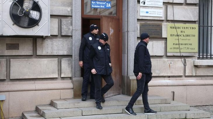 Извънредно! Оковаха в белезници шефа на Агенцията за българите в чужбина (СНИМКИ)