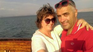 Общинарка от ГЕРБ в Гоце Делчев показа пищен бюст от Мъртво море (СНИМКИ)