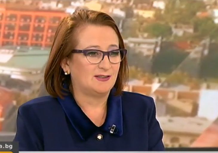 Бивша шефка на Агенцията за българите в чужбина пробва да оправдае арестувания ѝ шеф