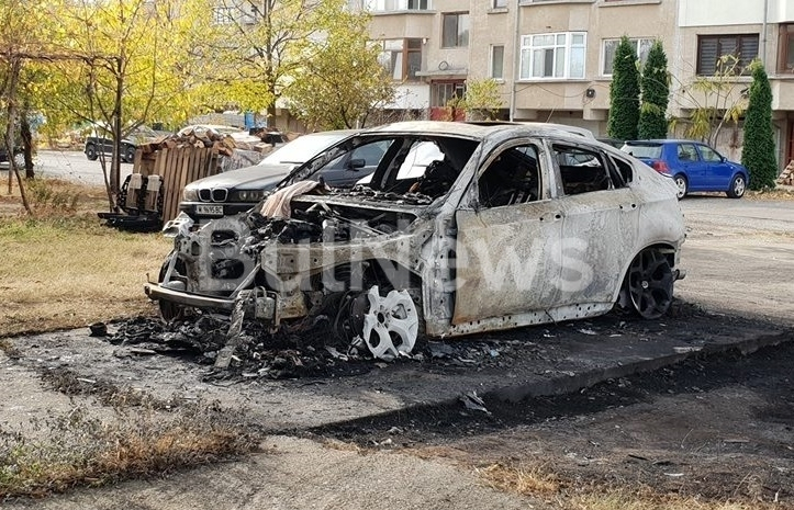 Покушение: Пламна БМВ-то на сина на шефа на култовата дискотека „Клеопатра“ в Монтана