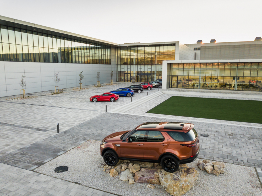 Jaduar Land Rover отваря завод в Словакия