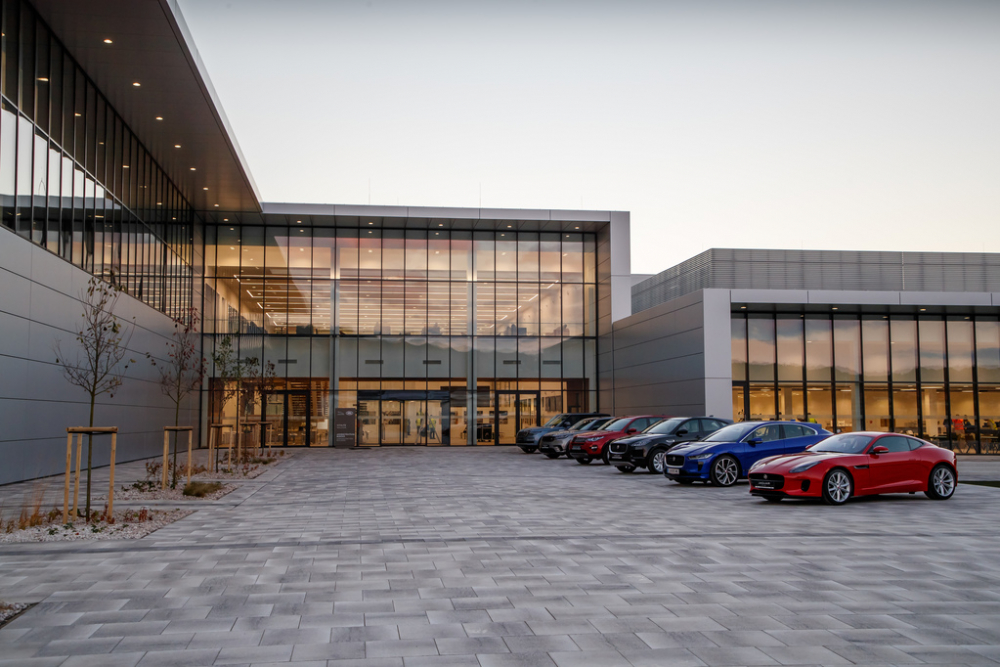 Jaduar Land Rover отваря завод в Словакия