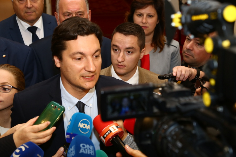 БСП бойкотира парламента заради Валери Симеонов