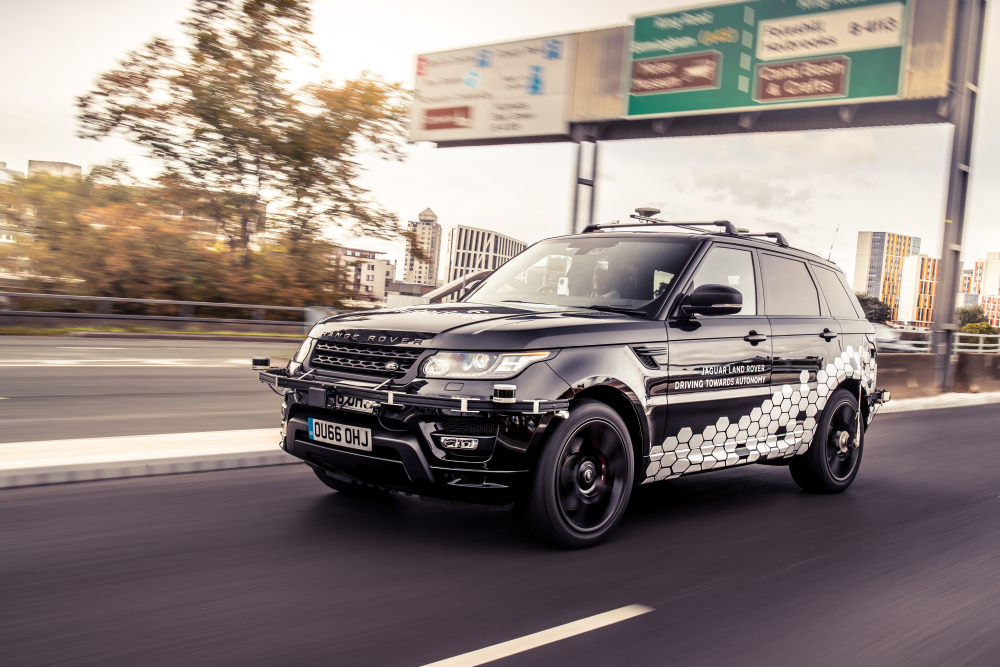 Range Rover прави автономни обиколки из Ковънтри