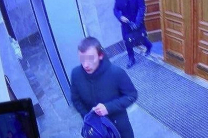 17-годишен се е взривил на входа на ФСБ в Архангелск 