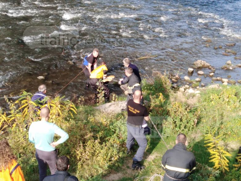 Потресаващи СНИМКИ 18+ от изваждането на удавника в "Марица", оказа се, че мъжът е...