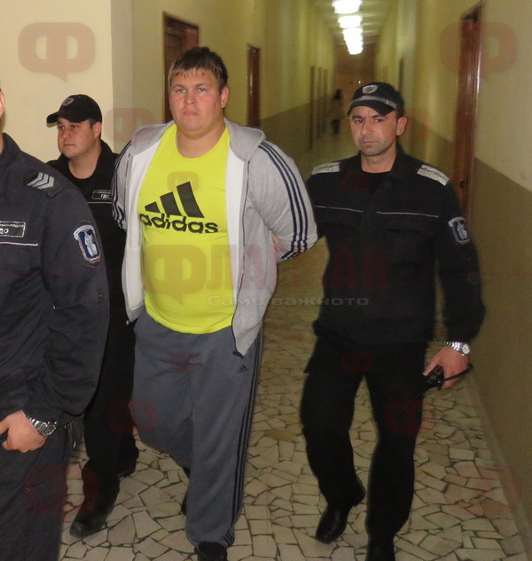Закопчаха казахстанеца Максим докато подава документи в Бургас, а в съда стана ясно, че... 