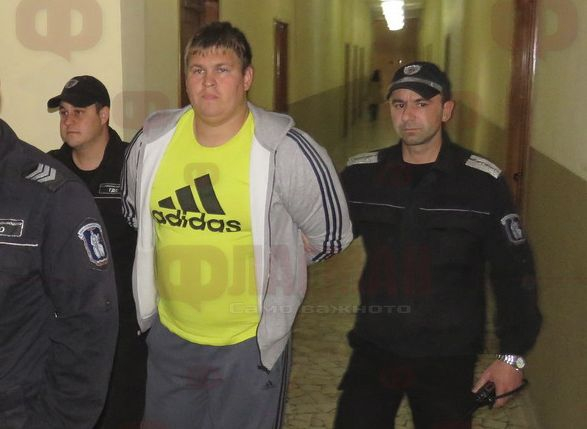 Закопчаха казахстанеца Максим докато подава документи в Бургас, а в съда стана ясно, че... 