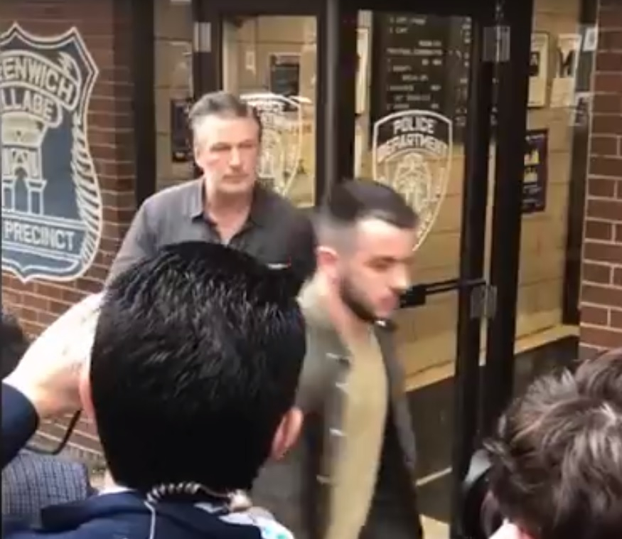 Алек Болдуин отрече в Туитър: Никого не съм бил! (ВИДЕО)