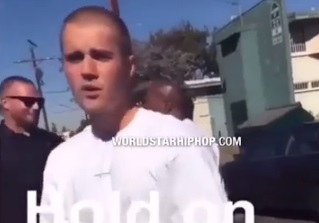 Скандално ВИДЕО: Банда чернокожи принуди Джъстин Бийбър да легне на асфалта и да започне да ... 