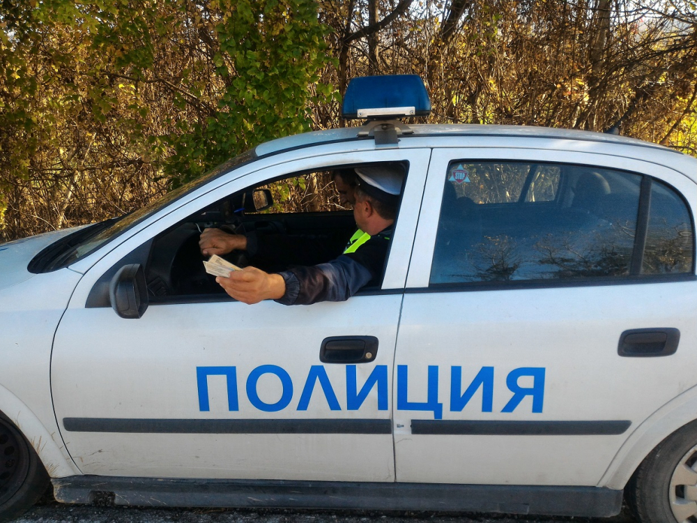 Читател на БЛИЦ: Катаджии искаха да ми пишат акт, че не съм спрял на STOP без да виждат знака, но ето как ги отказах  (СНИМКИ)