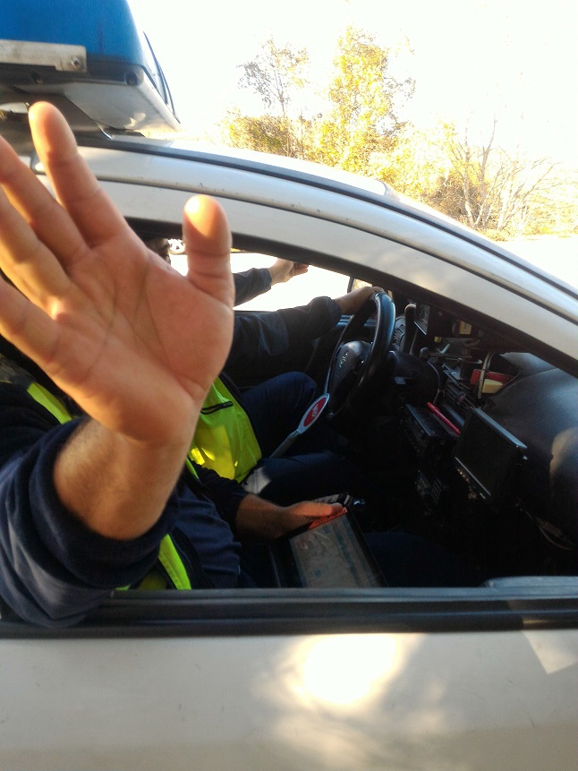 Читател на БЛИЦ: Катаджии искаха да ми пишат акт, че не съм спрял на STOP без да виждат знака, но ето как ги отказах  (СНИМКИ)