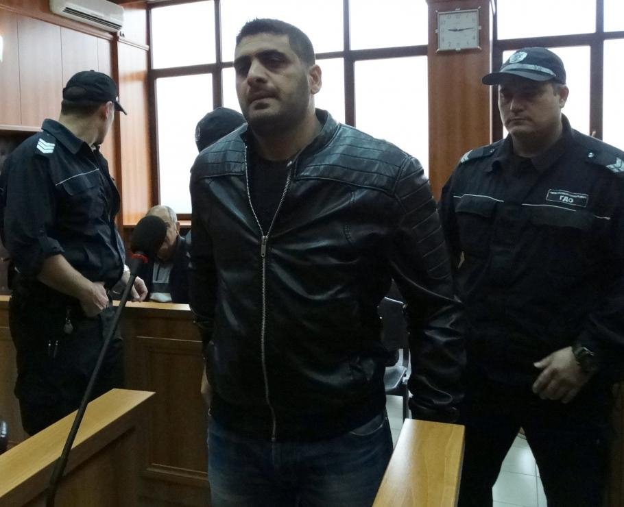 Голи снимки на ромката Севгина разпалили вендетата в пловдивската Шекер махала