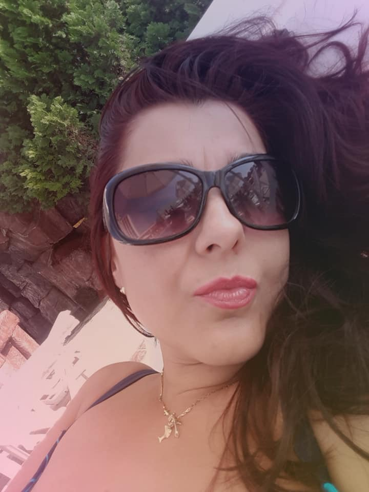Преди да скочи от 12-ия етаж, полицайката Ивелина се сбогувала с децата си с трогателна бележка (СНИМКИ)